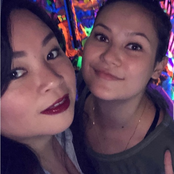 Meet your poshers! - Picture 5 of 5